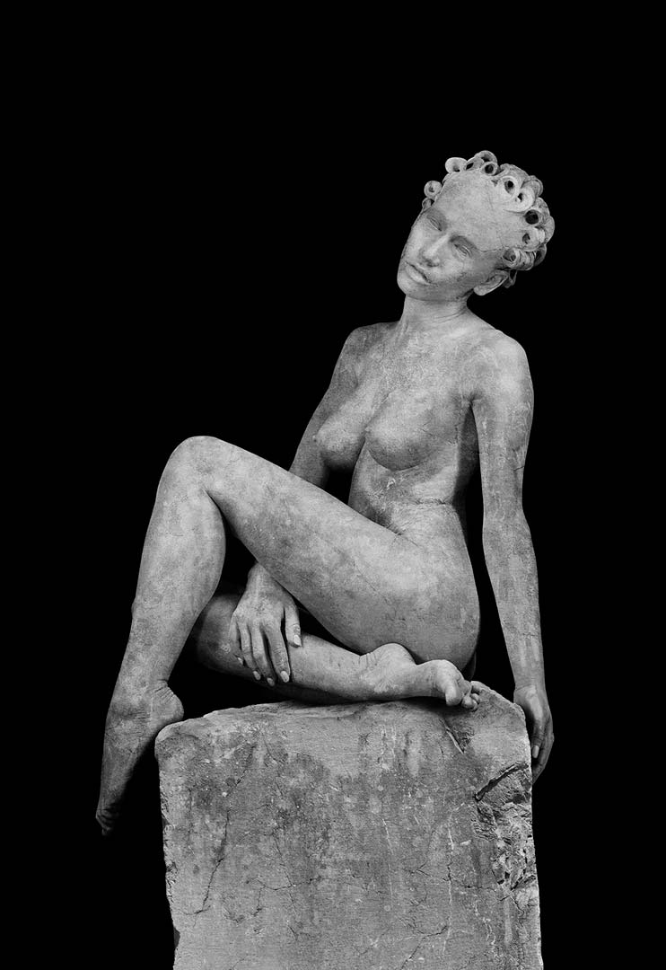 Greek Statue Woman Sitting Tristan Dark DSC 7792 Giulia Borio