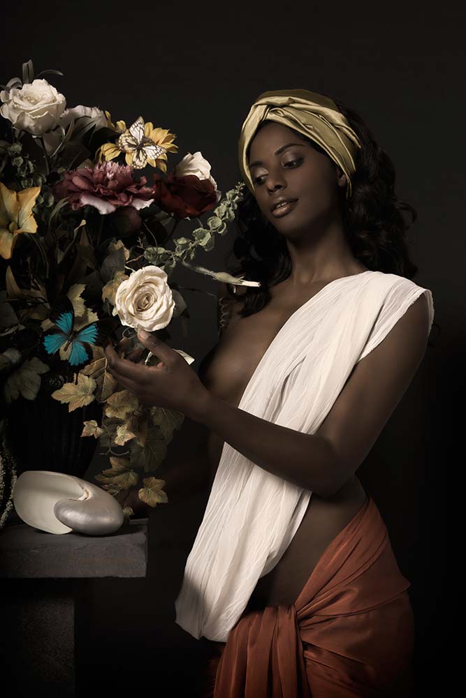 Tristan Dark Black Woman Flowers Shell DSC 0696 Giada Sgarbossa